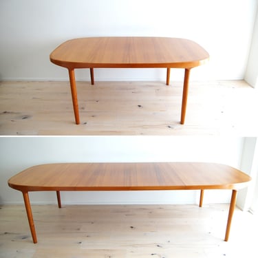 Scandinavian Modern Large Teak Oval Dining Table with 2 Leaves 