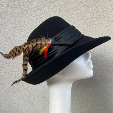 Vintage Mr Charles black wool fedora hat with long feathers Sz 22” 