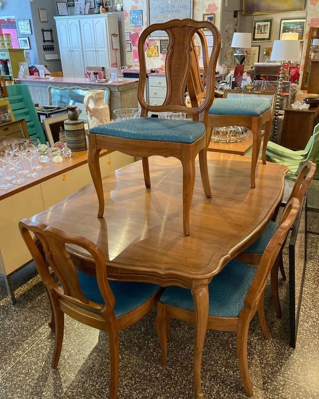 French Provincial style dining table and 5 chairs. Table has 3 12” leaves. As shown 66” x 45” x 29” 