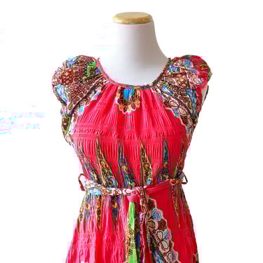 Vintage Peasant Boho Style Dress in Bright Pink, East Indian Style Print, Hippie Chic, Scoop Neck Dress with Cap Sleeves, Tie Belt / XS 