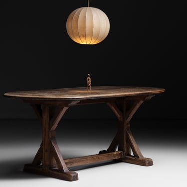 Cocoon Globe / Oval X-Frame Table