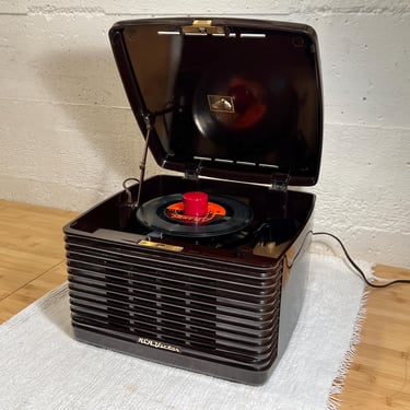 1951 RCA 45rpm Portable Record Player, Full Restoration, 45EY3 Bakelite 