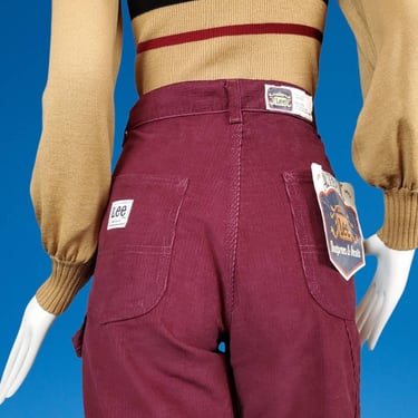 Corduroy painter pants from the 70s. Maroon burgundy Deadstock with tags by LEE. Straight leg utility pockets high rise. (27 - 28 x 35) 