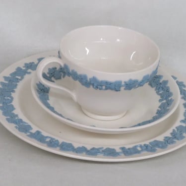 Wedgwood England Queensware Grapes Tea Cup Saucer and Dessert Plate Set 3061B