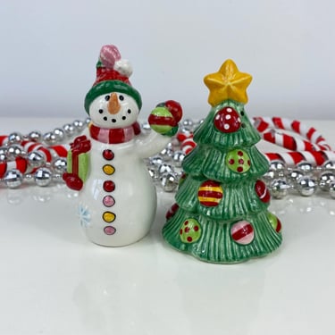 Fitz and Floyd Snowflake & Jake Salt and Pepper Shaker Set, Christmas Tree Star, Snowman Decorating the Tree, Christmas Holiday Table Decor 