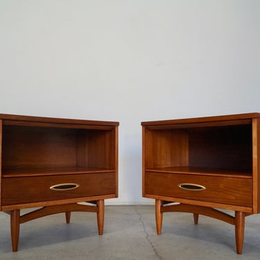 1950's Mid-century Modern Pair of Nightstands by Broyhill 