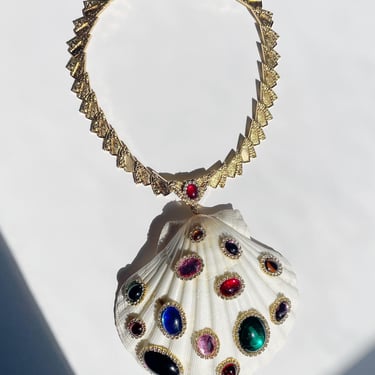 Rhinestone shell choker necklace 
