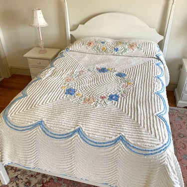 NEW - Vintage Chenille Bedspread, Floral Coverlet, Full or Queen Size 