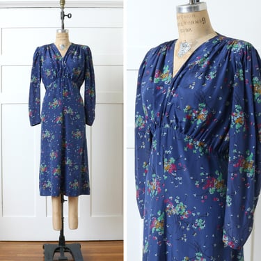 vintage 1940s floral dress • colorful periwinkle blue bouquet print day dress 