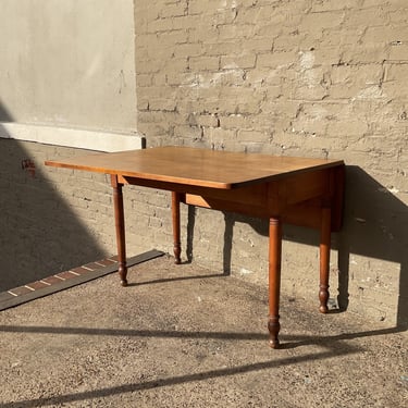 Drop Leaf Table, Missing One Leaf Support