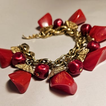 Vintage  Cherry Marbled Bakelite chunky cha cha Charm Bracelet 