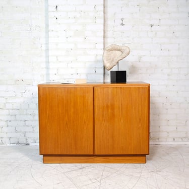 Vintage mcm teak storage cabinet with small drawer and adjustable shelfs | Free delivery in NYC and Hudson Valley areas 
