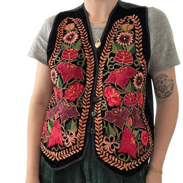 Vintage Womens Hand Embroidered Floral Black Velvet Hippie Waistcoat Vest Sz M 