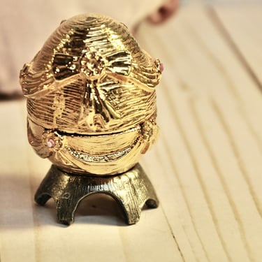 Signed Michael Ricker 1988 Christmas Egg 