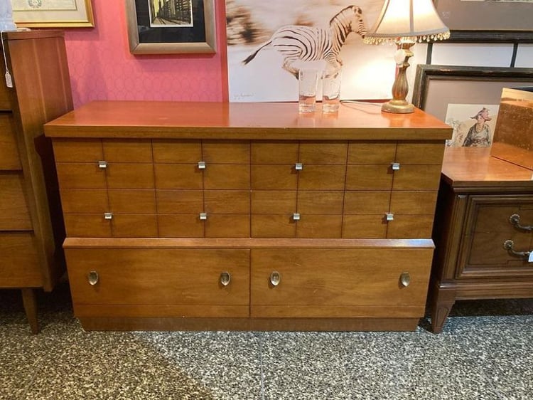 6 drawer mid century dresser. 50.5” x 18.5” x 31.5”