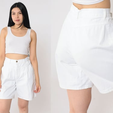 White Denim Shorts 90s Pleated Jean Shorts High Waisted Chic Summer Shorts Retro Basic Mom Shorts Smooth Back Shorts Vintage 1990s Medium 