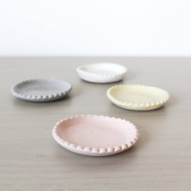 Mini Ceramic Dish with Scallop Edge - Speckled Modern Pottery - Small/Tiny - Sauce/Soy/Salt/Spice/Condiment - Jewelry/Ring - Wabi Sabi 