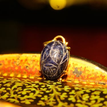 Vintage 14K Gold Sodalite Scarab Cabochon Pendant, Egyptian Scarab Amulet, Carved Dark Blue Gemstone, Yellow Gold Claw Setting, 23mm L 