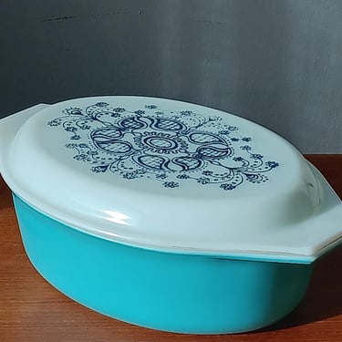 Pyrex Blue Doily 2.5 Quart Casserole | 1968 and 1969 Promotional Item 