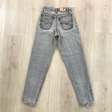 Levi's 550 Vintage Thrashed Worn Jeans / Size 23 