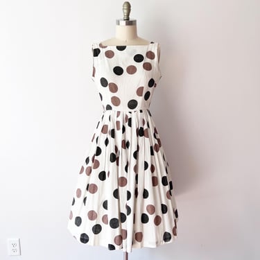 SIZE S / M 50s Polka Dot Dress in Brown and Black / 50s Cotton Day Dress with Boat Neck / Summer Broken-in Cotton Sun Dress 
