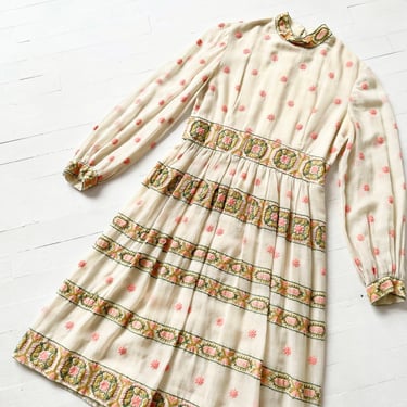 1960s Embroidered Cream Dress 