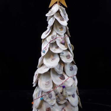 cj/ Oyster Christmas Tree Sculpture with a Star Tree Topper