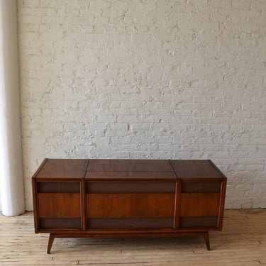 Mid Century Modern Zenith Y951 Stereo Cabinet Console
