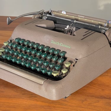 Vintage Smith Corona Silent Portable Manual Typewriter With Case 