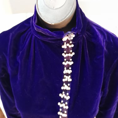 Vintage 60s MOD Dress Purple Velvet Shift Dress / Pearl Cluster Buttons / 3/4 Sleeves / S 