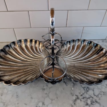 Vintage D&A Epns G7715 Silver Plated Shell Serving Dish with Carrying Handle and Two Condiment Holders 