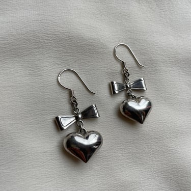 bow and hearts dangly earrings E341