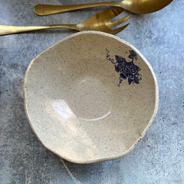 Large Ceramic serving bowl, Pottery salad bowl, Fruit bowl, speckeled bowl 