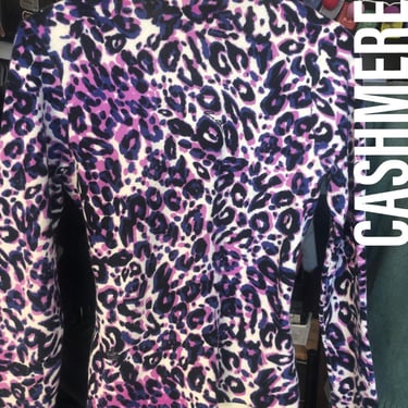 Anne Klein Cashmere Abstract Magenta Animal Print Sweater, rock wear size Medium 