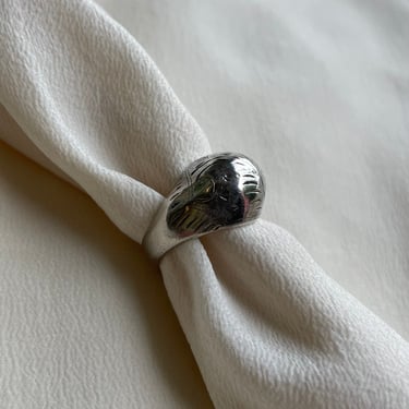 1960s engraved raised bulbous ring R127