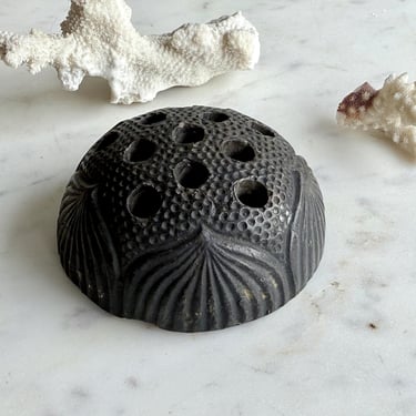 Vintage Black Pottery Flower Frog Ceramic Frog Art Deco Style Industrial Paintbruah Holder Brush Holder Pencil Holder Spring Decor Artist 