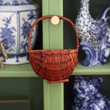 Small 1990s House of Lloyd Vintage Wicker Hanging Basket Wall Art Storage 