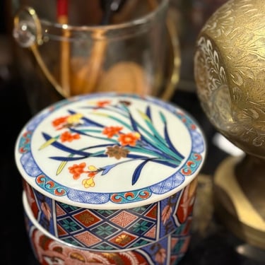 Two tiered Chinese jar