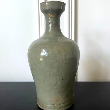 Korean Caledon Vase Bottle with Kintsugi Repair Goryeo Dynasty