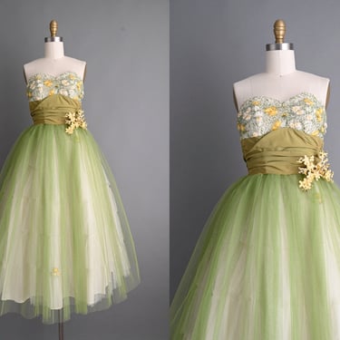 open lace back dress Zapaka Women Green Long Prom Dress A Line Spaghetti Straps Formal Dress  with Criss Cross Back  ZAPAKA