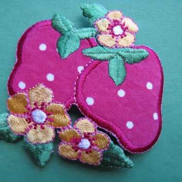 pink strawberry appliqué kawaii strawberries sewing trim jacket patch 
