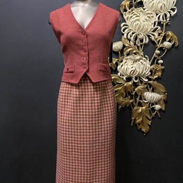1970s 2 piece set, houndstooth, vintage skirt and vest, rust and cream wool, pencil, sexy secretary, size small, 26 waist, office attire 