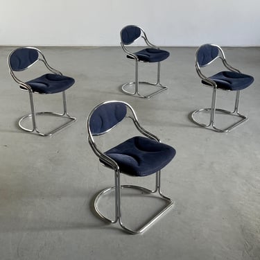 Set of 4 Vintage Space Age Dining Chairs in Dark Blue Velvet Upholstery and Chromed Tubular Steel, 1970s Italy 