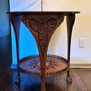 Victorian Quartersawn Oak Claw Foot Parlor Table 