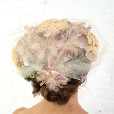 1950s Beige Flower Fascinator | 50s Floral Beige Flower Hat | Wedding Fascinator 