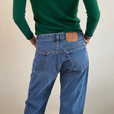 31 Levis 501 vintage faded jeans / vintage 70s boyfriend medium wash shrink to fit high waisted button fly faded Levis 501 jeans USA | 31 