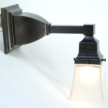 Single Arts and Crafts Sconce with Period Shade 