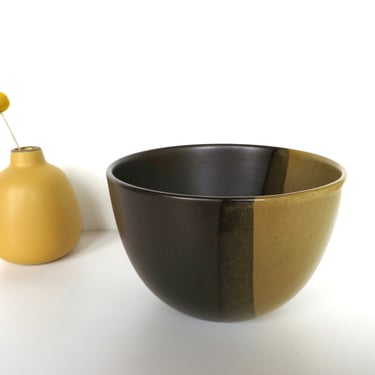 Vintage Heath Ceramics Deep Serving Bowl in Desert Ochre, Modernist Yellow And Brown Serving Bowl By Edith Heath 