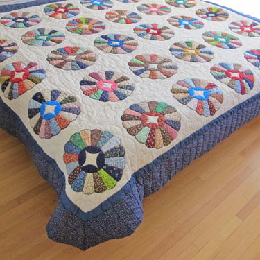 Vintage 70s Dresden Plate Quilt 89x79 Queen Bed - 1970s Colorful Calico Floral Medallion Hand Pieced Quilted Blanket - Bohemian Home Decor 