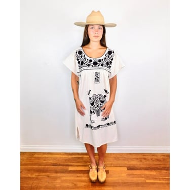 Mexican Dress // vintage sun Mexican hand embroidered floral 70s boho hippie cotton hippy off white black midi // S/M 